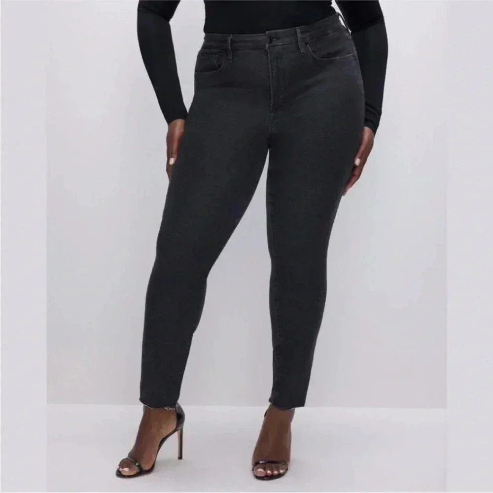 Good American Black Cropped Straight Leg Raw Hem Jeans Plus Sz 14 / 32